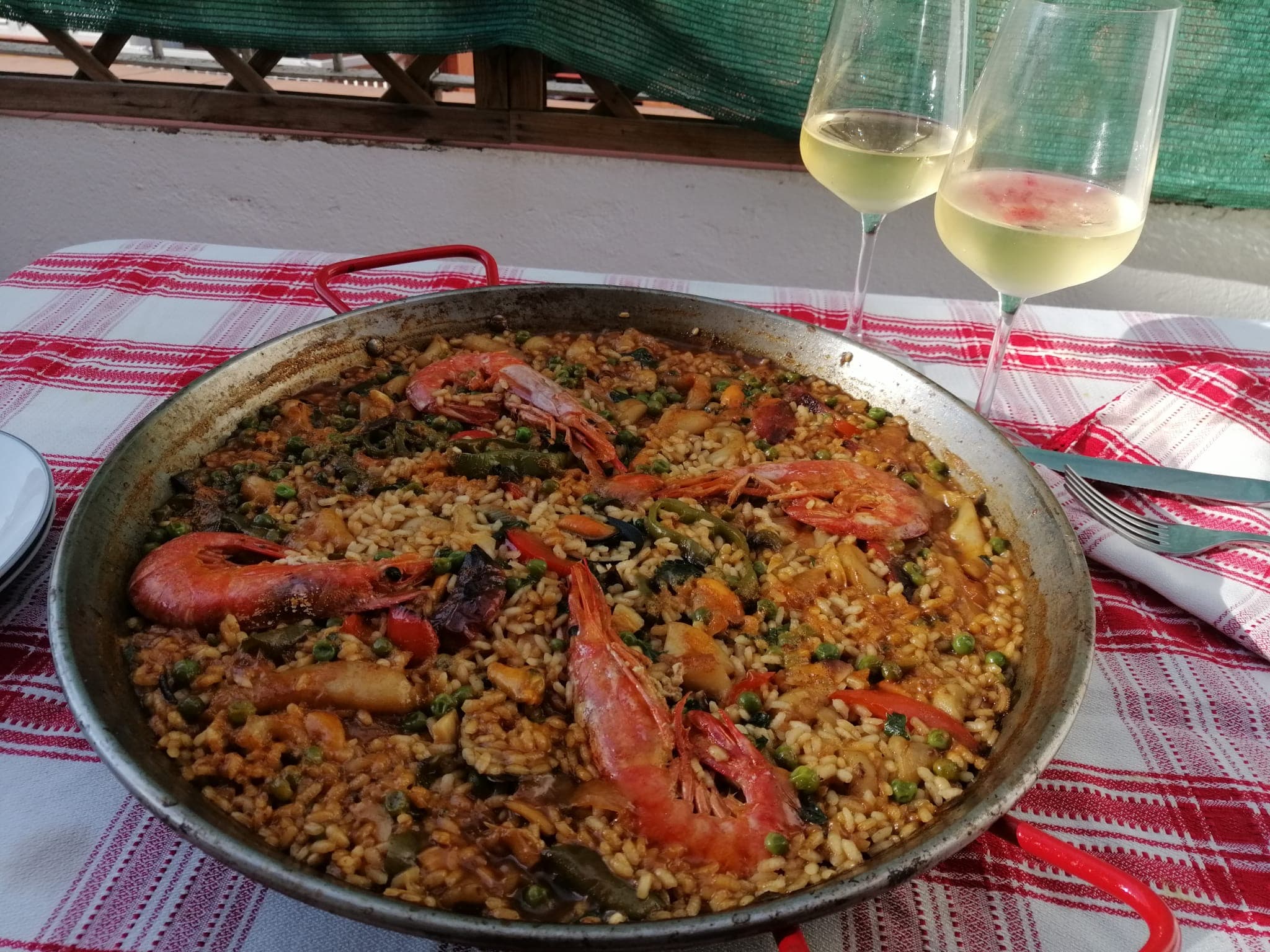 Paella en Barbacoa: La Guía Completa (Gas, Carbón y Leña)