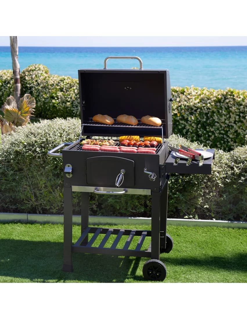 Barbacoa de carbón Aktive con ahumador y brasa regulable 102 cm: en uso durante una barbacoa