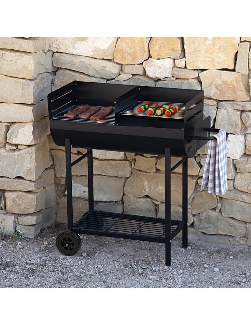 Barbacoa de carbón Aktive con doble parrilla y asa 97 cm: en uso durante una barbacoa