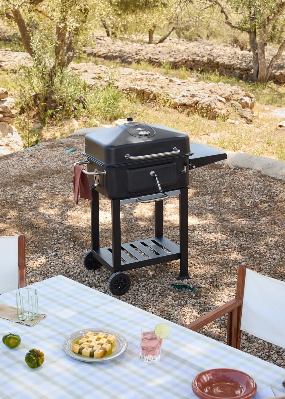 Barbacoa de carbón Create Smokey Pro con regulador de brasas y mesa plegable — barbacoa ahumadora de carbón