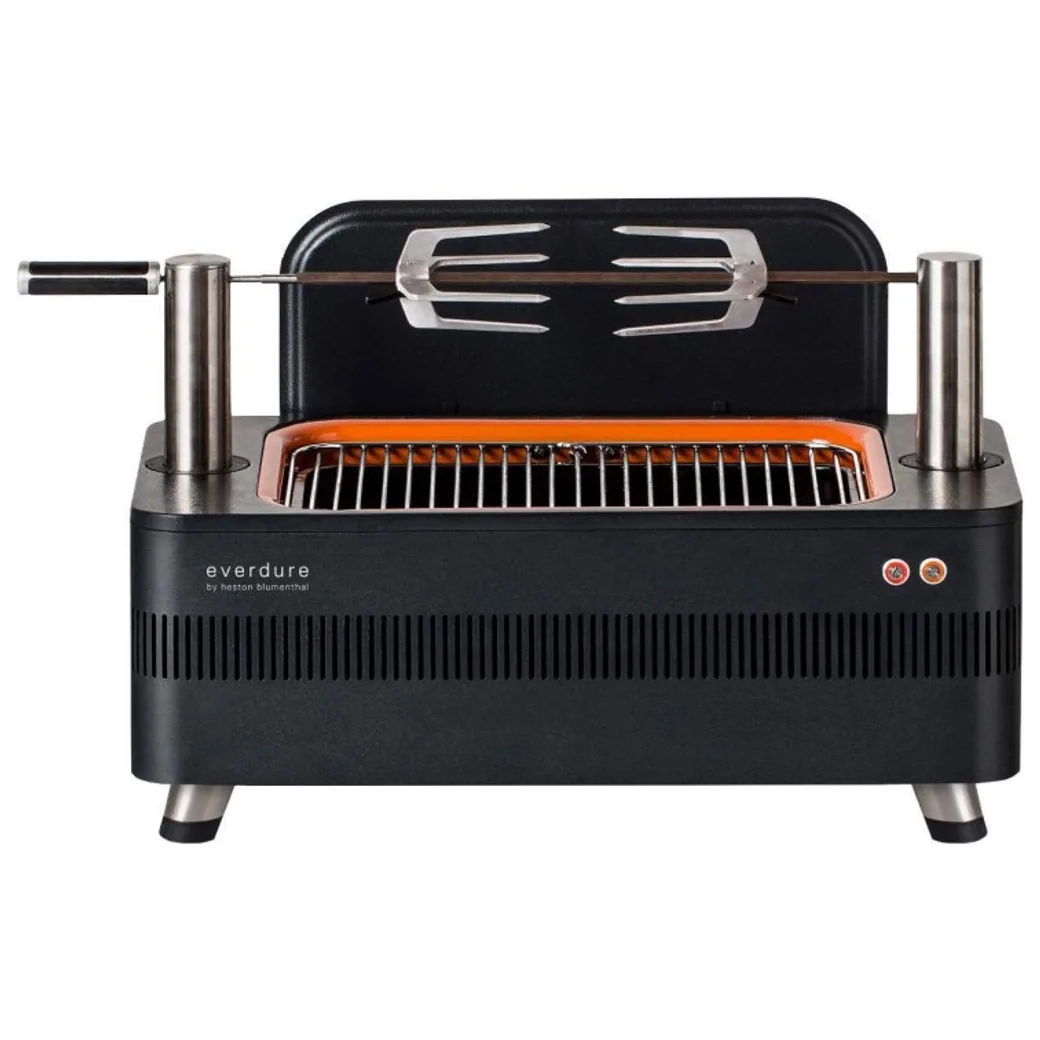Barbacoa de carbón Everdure Fusion con encendido eléctrico y rustidor: sin el pedestal, usada como barbacoa de sobremesa