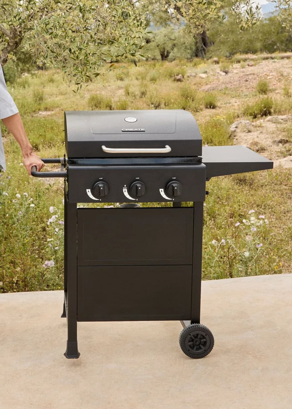 Barbacoa de gas Create Burner 3 quemadores 9 kW con mesa abatible: la mesa lateral con los condimentos a mano