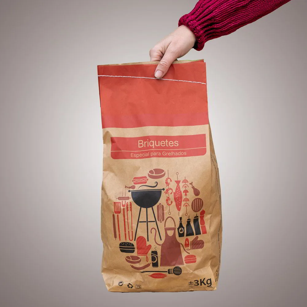 Briquetas de carbón vegetal de encina 3 kg, brasa larga y estable: sostenido en la mano para ver el tamaño