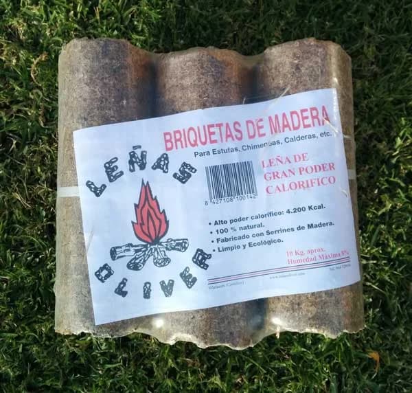 Briquetas de madera para chimenea y estufa 10 kg, 8 troncos: etiqueta con las características del producto