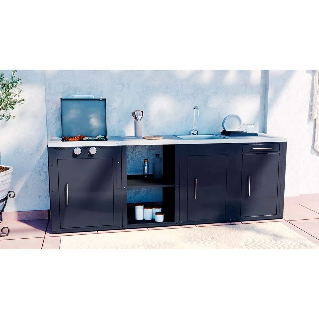 Cocina de exterior modular Imor MOCA de 4 módulos con barbacoa de gas, balda, armario con cajón y fregadero: instalada en la terraza con la tapa cerrada