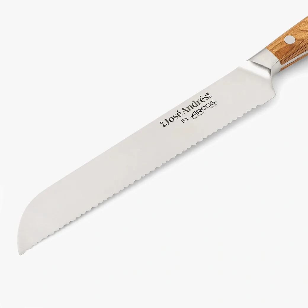 Cuchillo panero Arcos José Andrés 200 mm de sierra con mango de encina: detalle de la hoja de acero