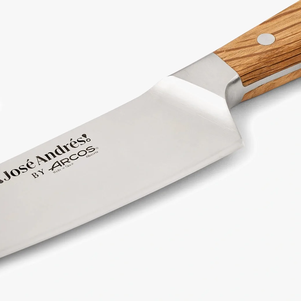 Cuchillo rocking santoku Arcos José Andrés 190 mm con mango de encina: detalle de cerca del producto