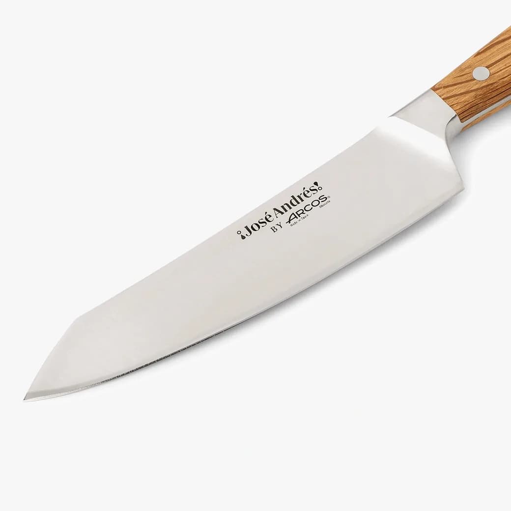 Cuchillo rocking santoku Arcos José Andrés 190 mm con mango de encina: detalle de la hoja de acero