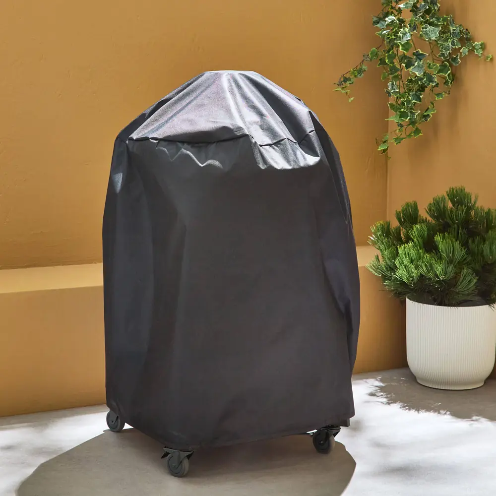 Kamado de cerámica Ø 54,5 cm con carro, mesas de bambú y funda: con la funda de protección puesta