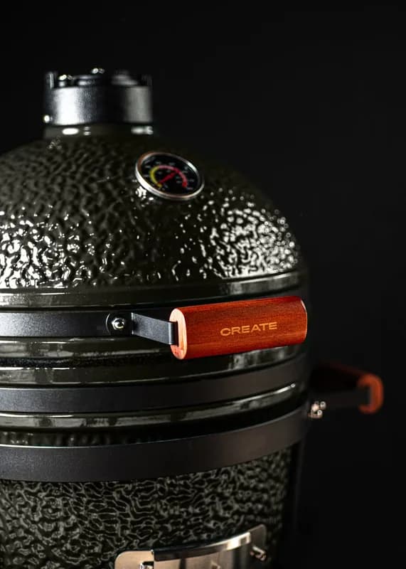 Barbacoa kamado Create de cerámica 16" negra: detalle del asa de transporte con protección