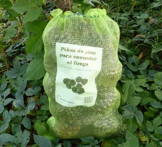 Piñas de pino secas para encender barbacoa y chimenea, 15-20 uds: el saco de malla cerrado