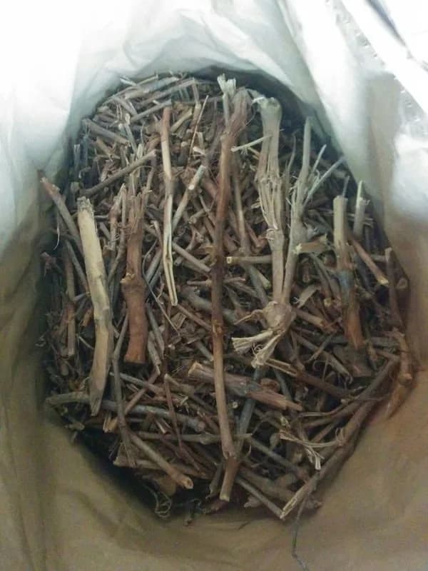 Sarmientos de Vid Don Sarmiento 4 kg: el saco abierto para ver el producto por dentro