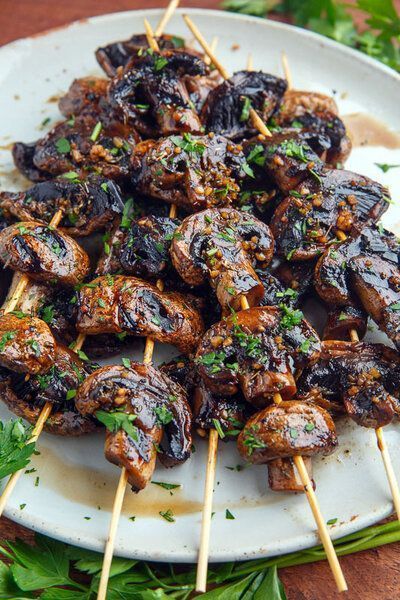 Champiñones frescos para pinchos a la parrilla