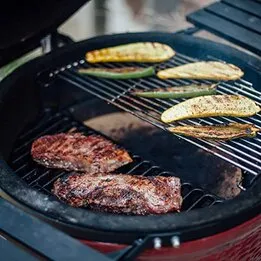 cocinar con kamado en dos niveles