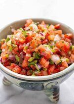 Pico de gallo para acompañar pescados y mariscos a la brasa